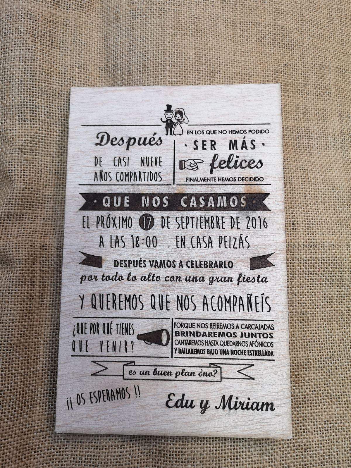 Invitación en madera personalizada grande - Imagen 1