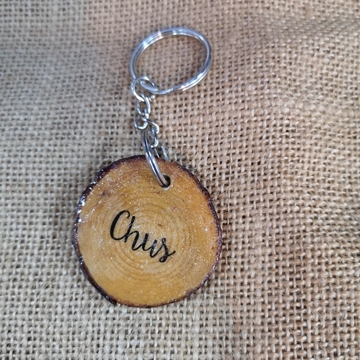 LLavero tronco madera grabado - Imagen 2