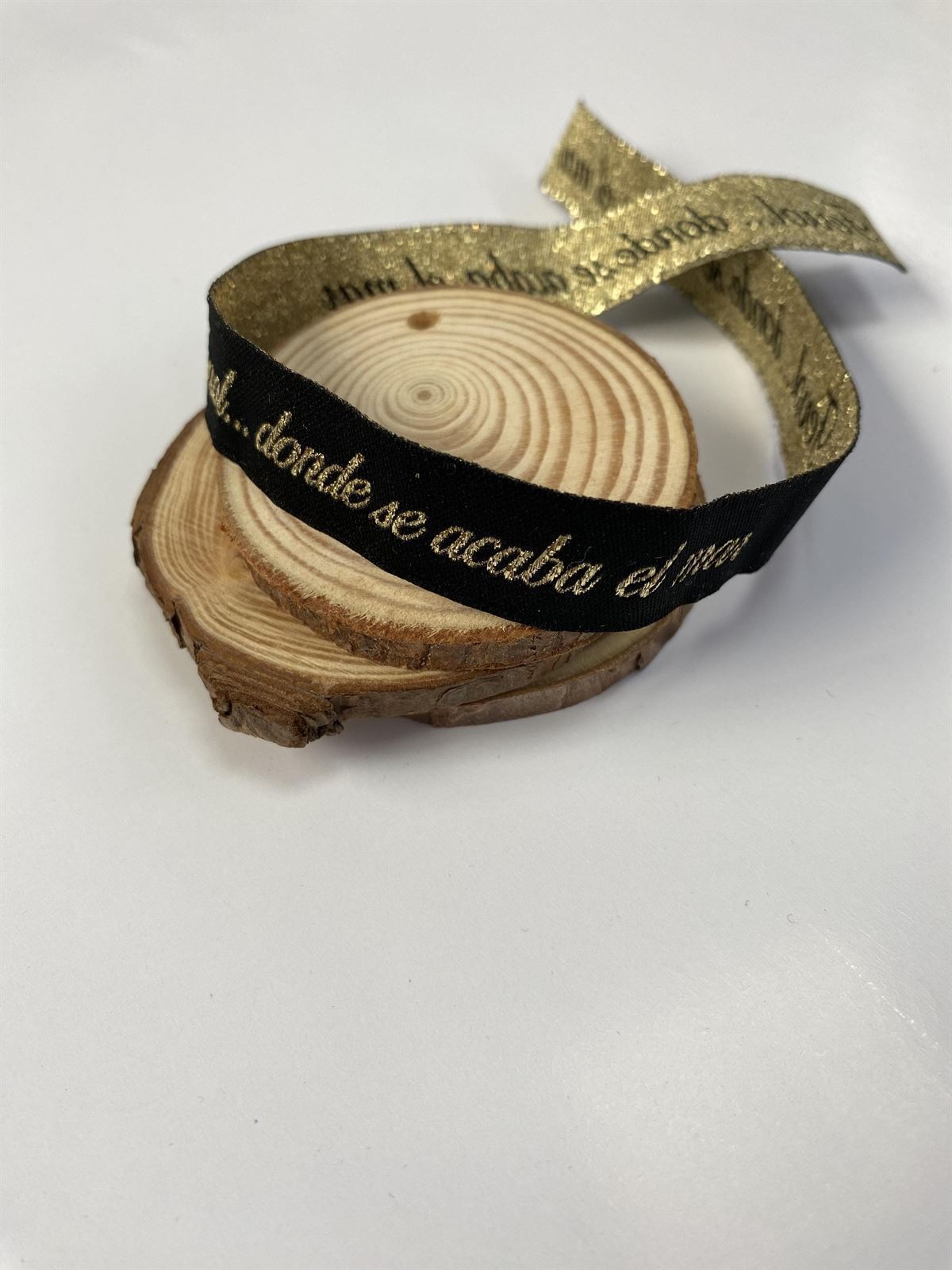 Pulseras personalizadas con hilo dorado - Imagen 2